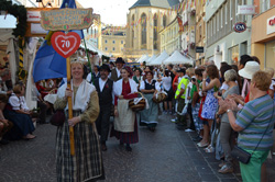 In sfilata al Villacher Kirchtag